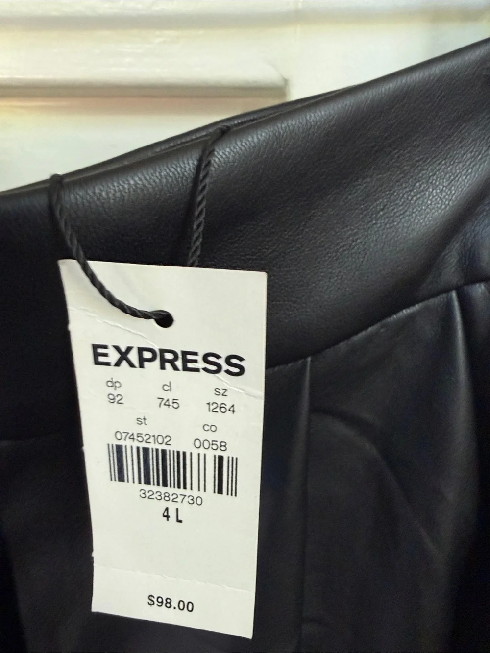 Express NWT Black Faux Leather Pleated Ankle Pants Ladies 4L